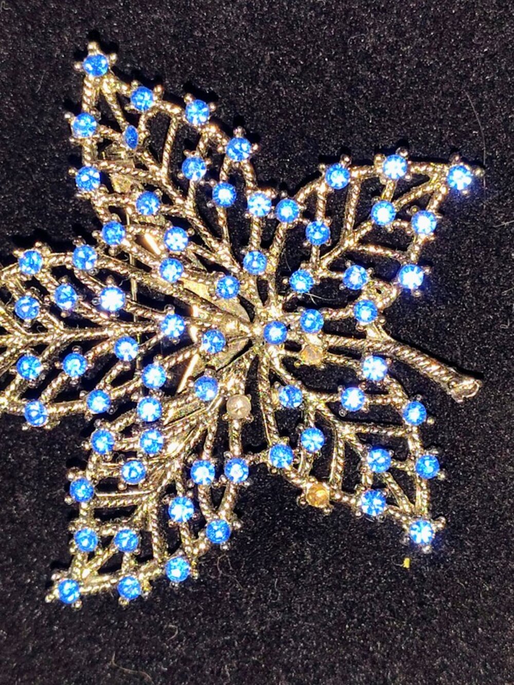Vintage Weiss Sapphire Rhinestone Leaf Brooch • Signed • 1950s–60s